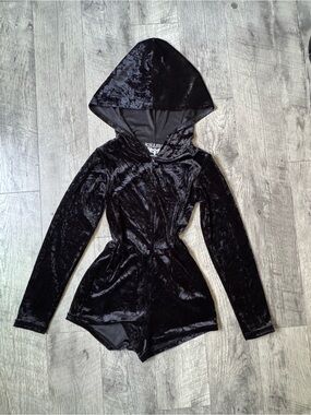 Killstar Women’s M Black Velvet Romper One Piece Hooded Long Sleeve